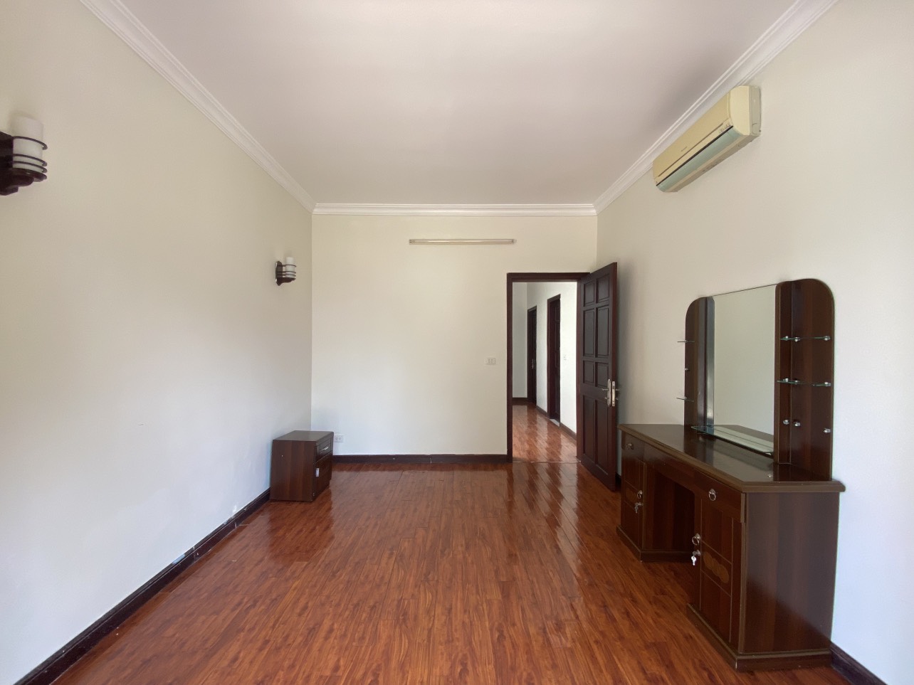 Chính chủ cho thuê biệt thự 198m2 full đồ mới, vị trí đẹp tại C1 Ciputra 13