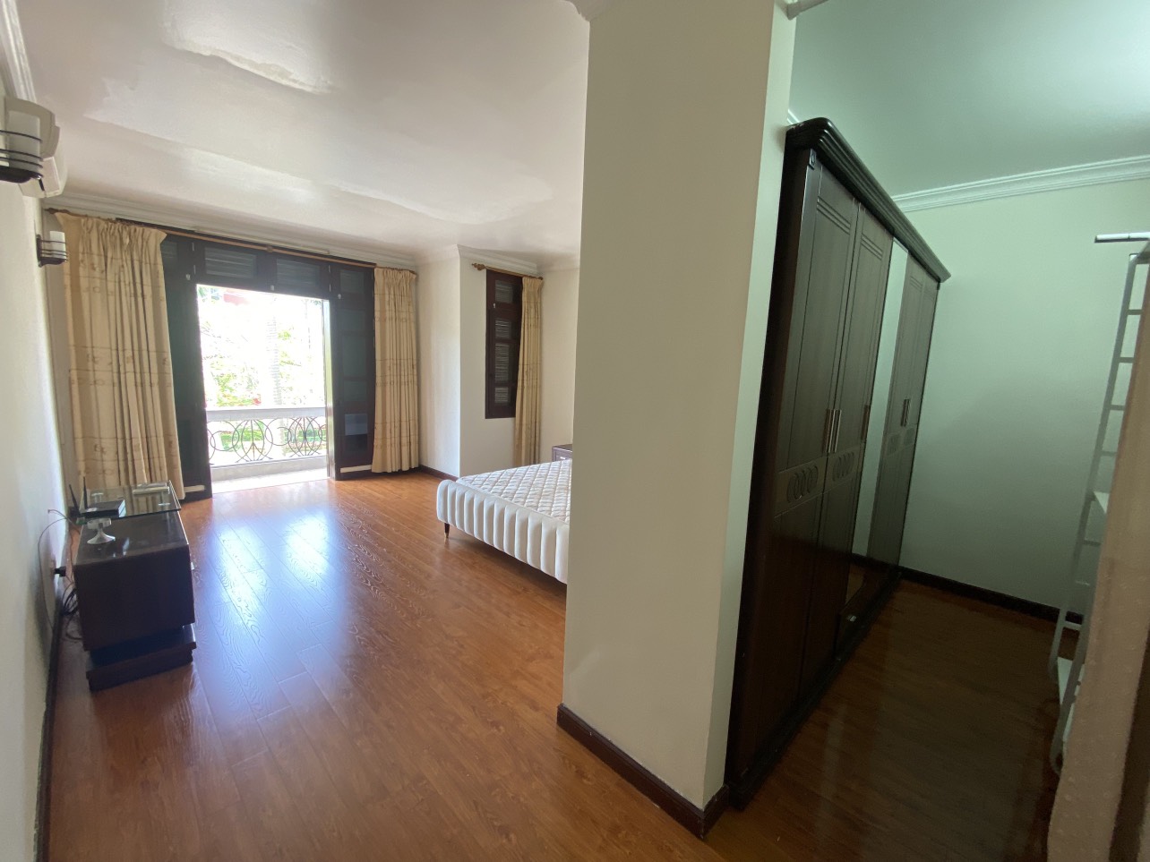 Chính chủ cho thuê biệt thự 198m2 full đồ mới, vị trí đẹp tại C1 Ciputra 15