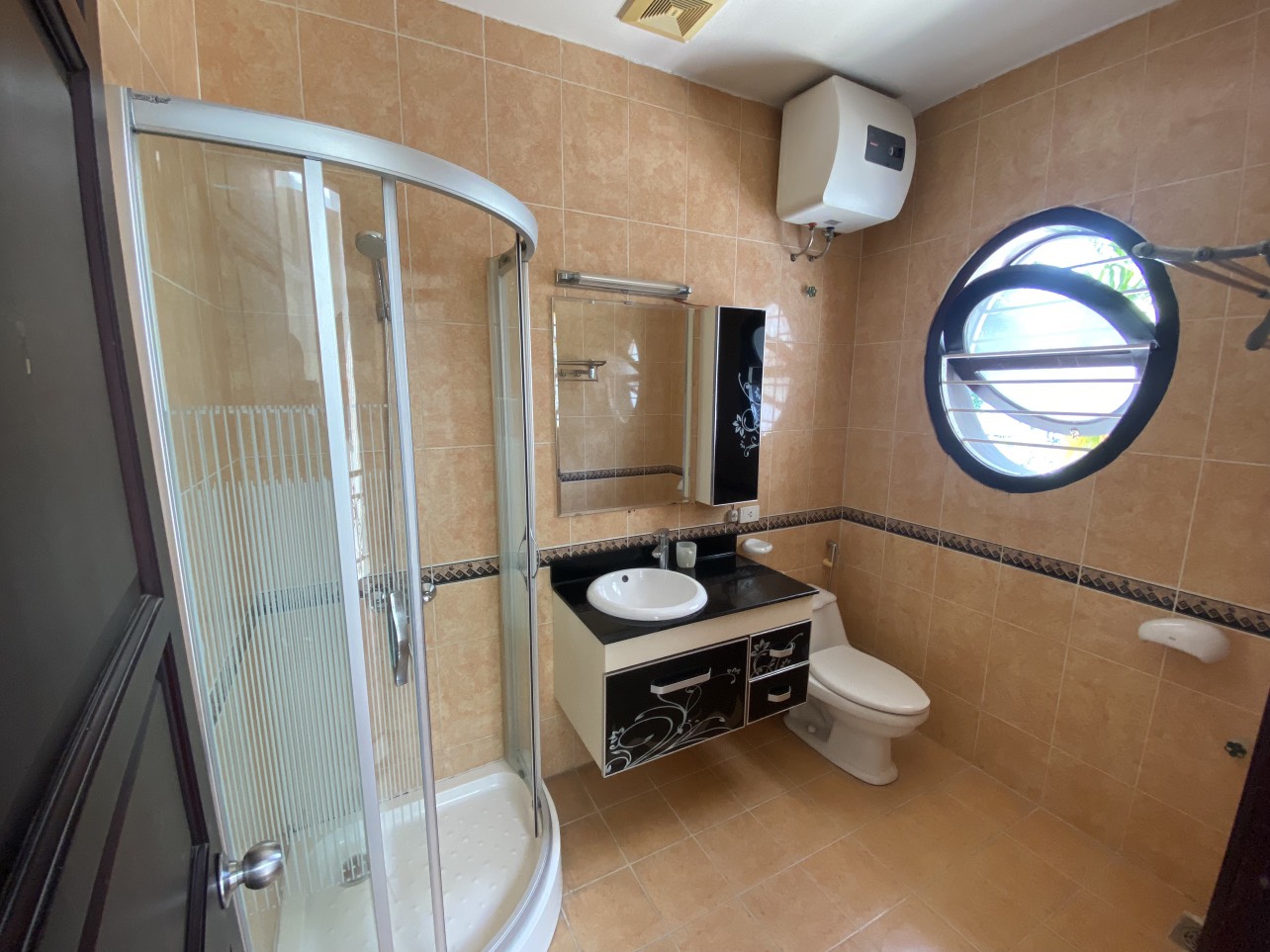 Chính chủ cho thuê biệt thự 198m2 full đồ mới, vị trí đẹp tại C1 Ciputra 17