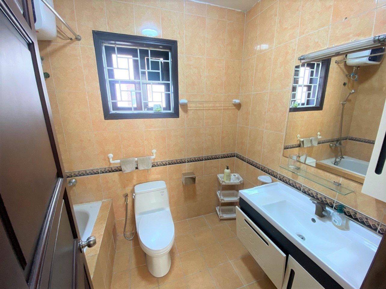 Chính chủ cho thuê biệt thự 198m2 full đồ mới, vị trí đẹp tại C1 Ciputra 18