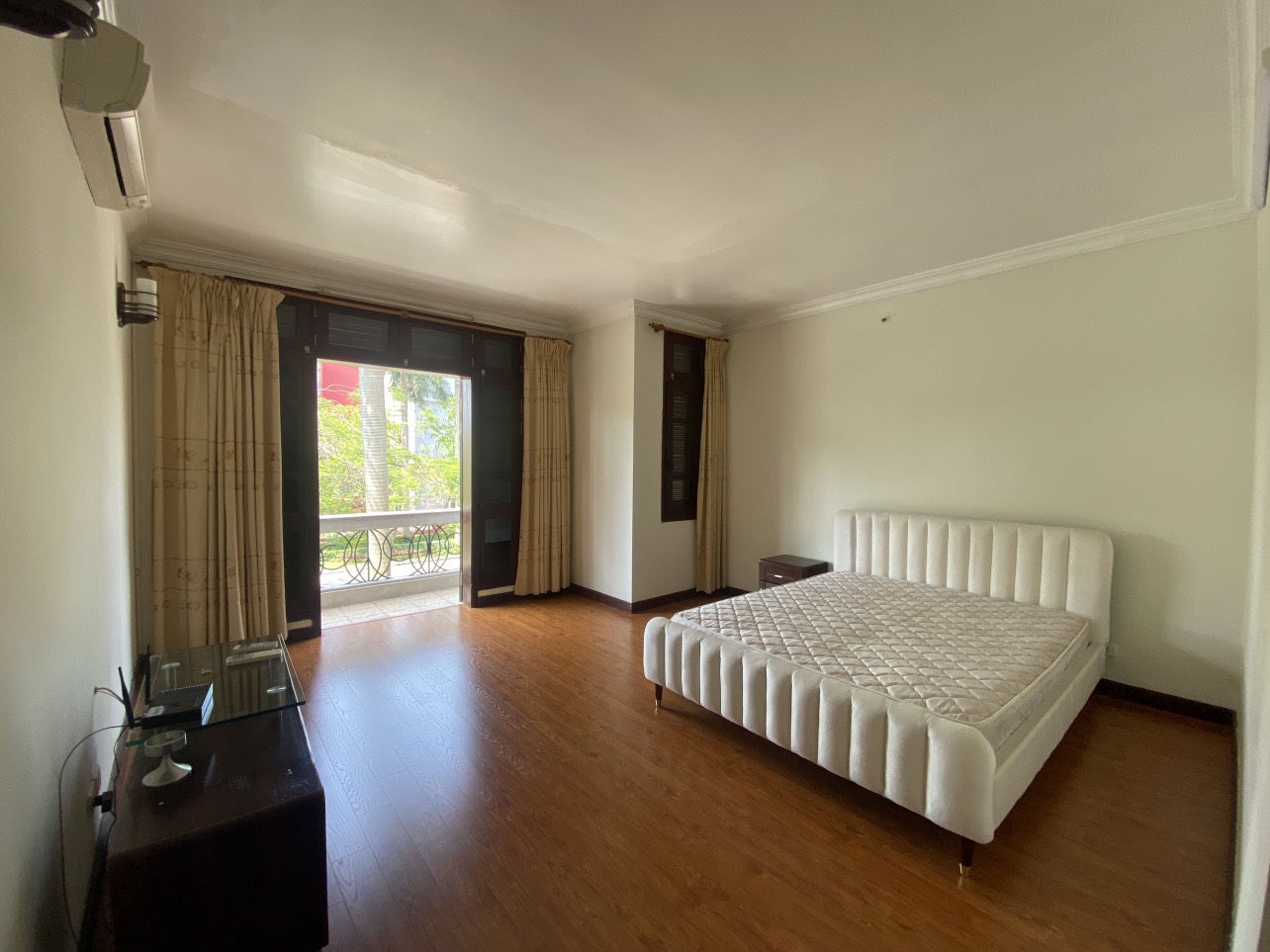Chính chủ cho thuê biệt thự 198m2 full đồ mới, vị trí đẹp tại C1 Ciputra 7