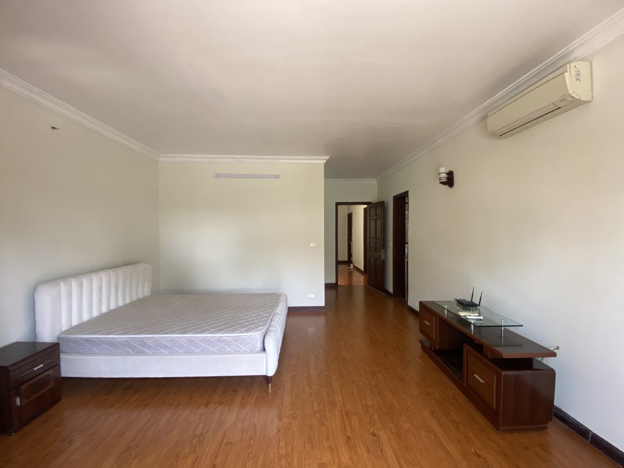 Chính chủ cho thuê biệt thự 198m2 full đồ mới, vị trí đẹp tại C1 Ciputra 8