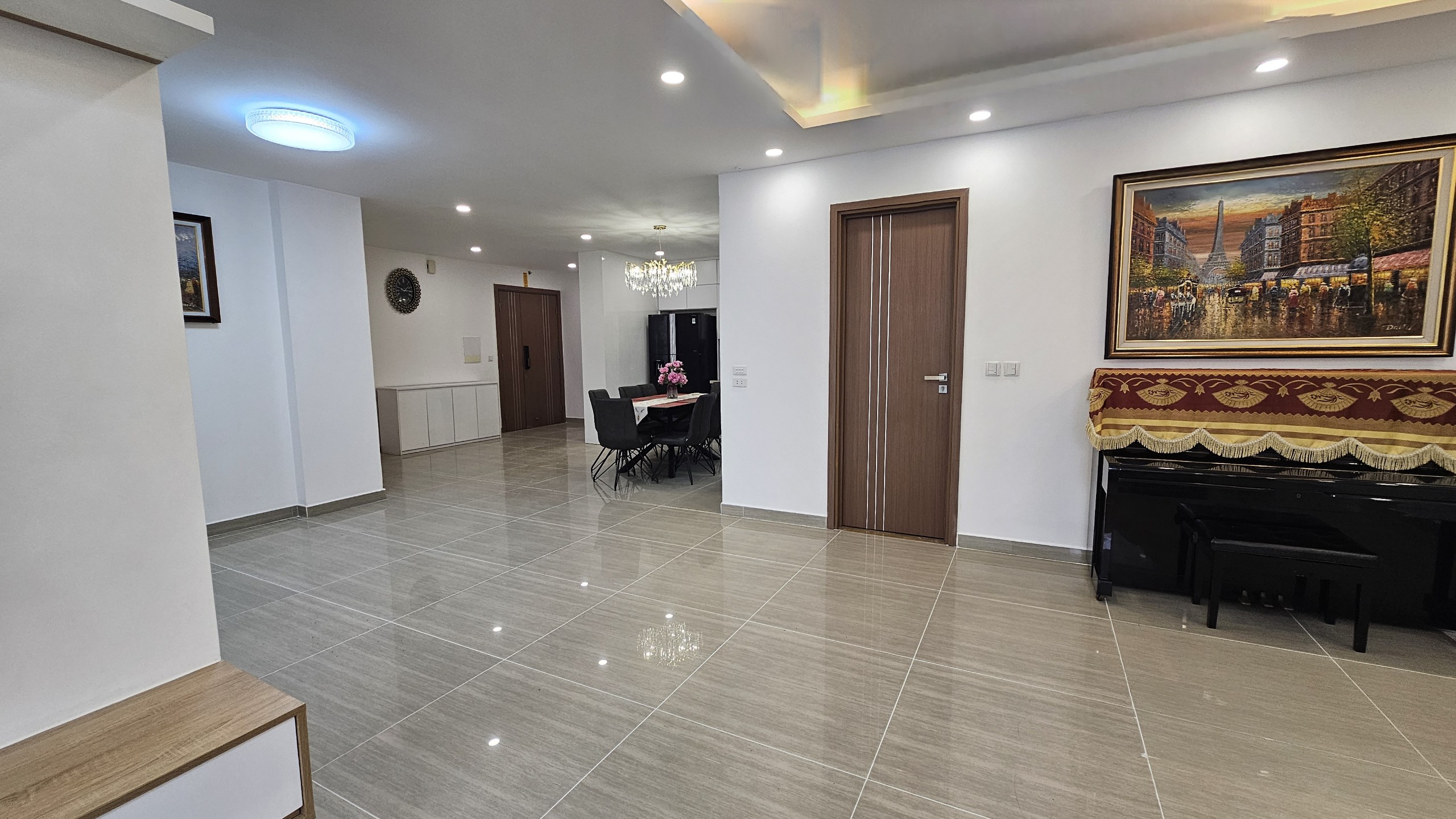 Chính chủ gửi bán căn hộ ban công hướng Đông đủ đồ 3 phòng ngủ siêu vip tại toà L4 Ciputra 5