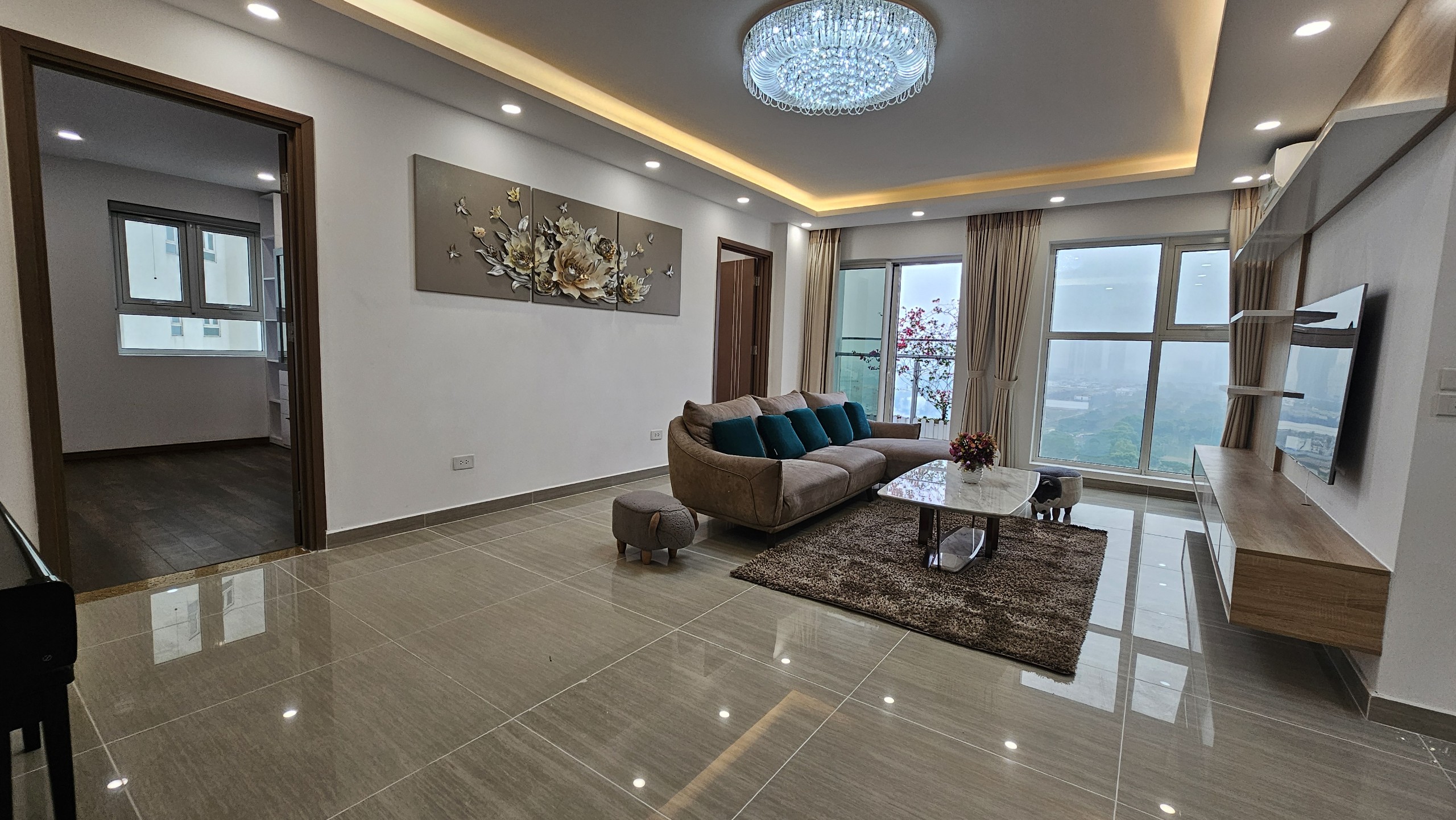 Chính chủ gửi bán căn hộ ban công hướng Đông đủ đồ 3 phòng ngủ siêu vip tại toà L4 Ciputra 7