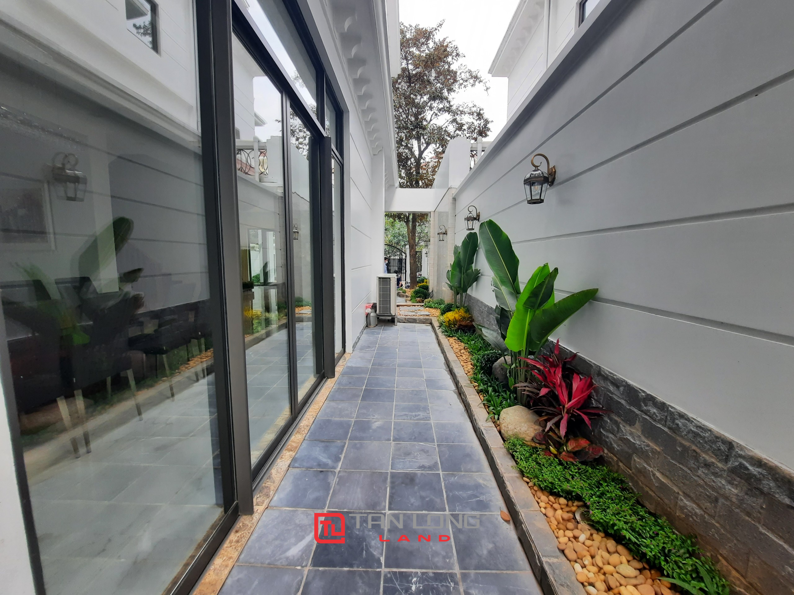 Cho thuê biệt thự 4 phòng ngủ 150m2 full đồ tại D5 Ciputra 12