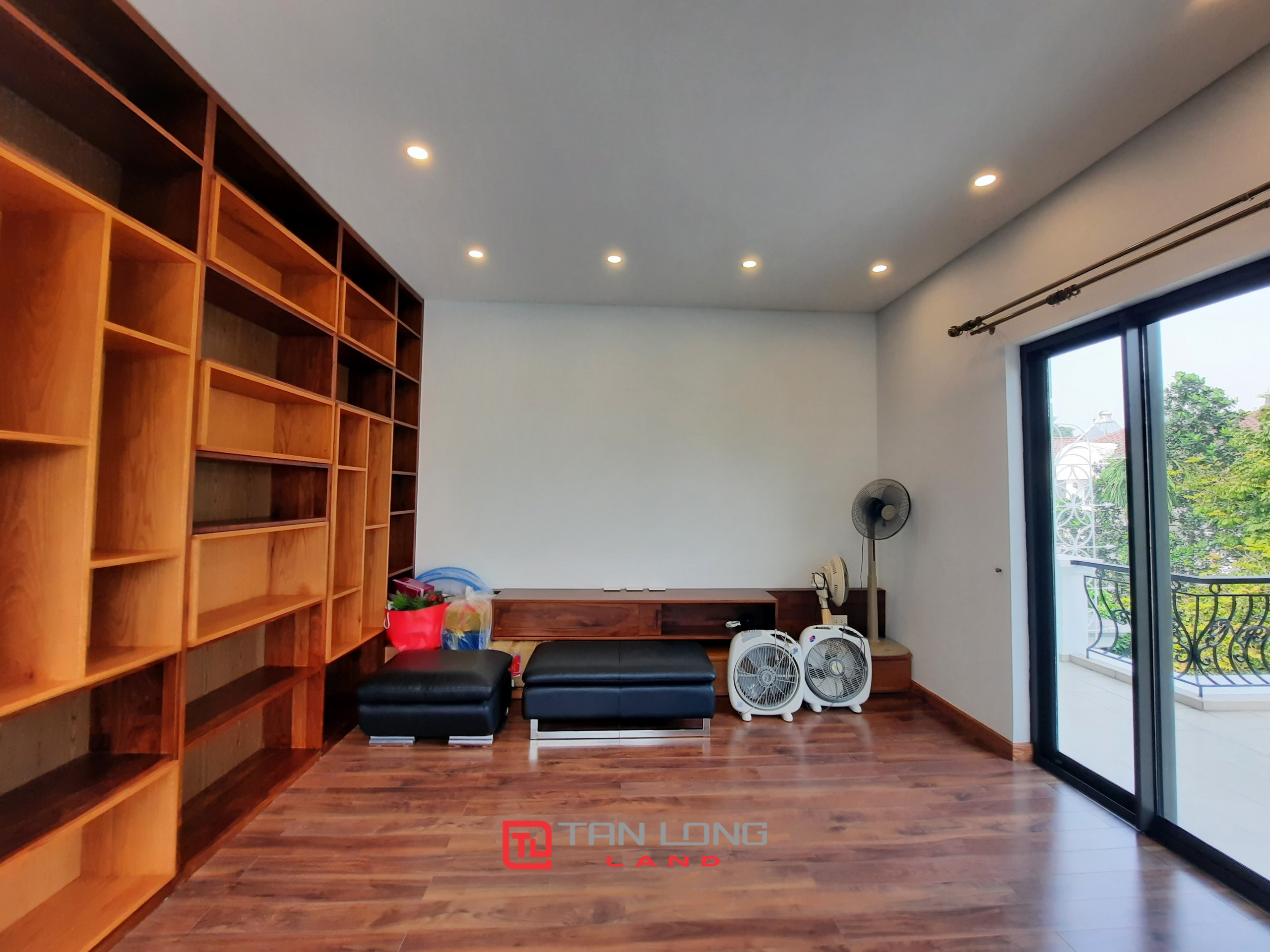 Cho thuê biệt thự 4 phòng ngủ 150m2 full đồ tại D5 Ciputra 5