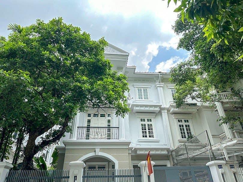 Cho thuê biệt thự 4PN/230m2 sân vườn rộng, full đồ mới tại C5 Ciputra Hà Nội 10