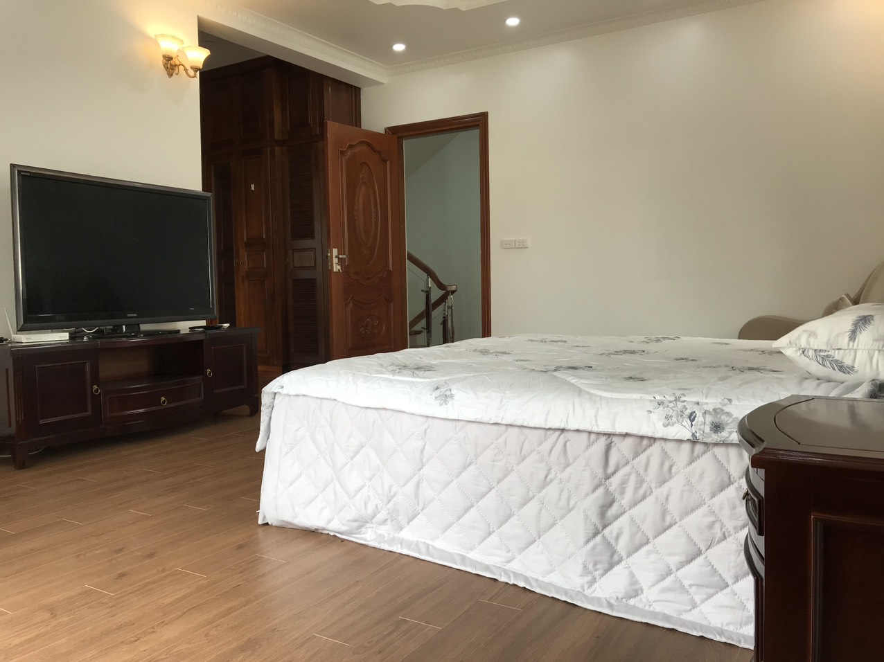 Cho thuê biệt thự 5PN/180m2 full đồ mới sửa tại khu T1 Ciputra 7
