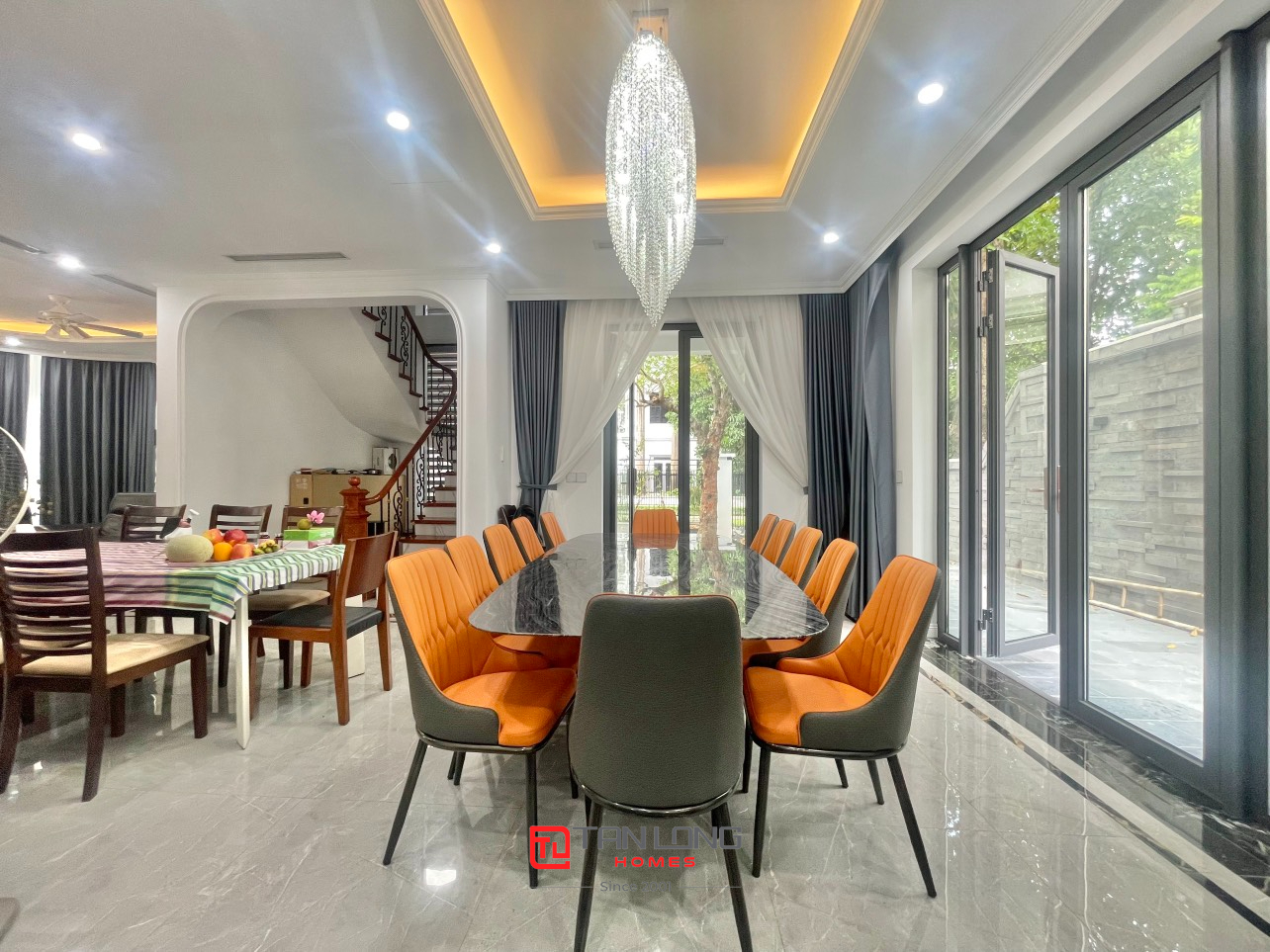 Cho thuê biệt thự đẳng cấp T6 Ciputra: 5PN/335m2 full đồ sẵn thang máy, sân vườn 10