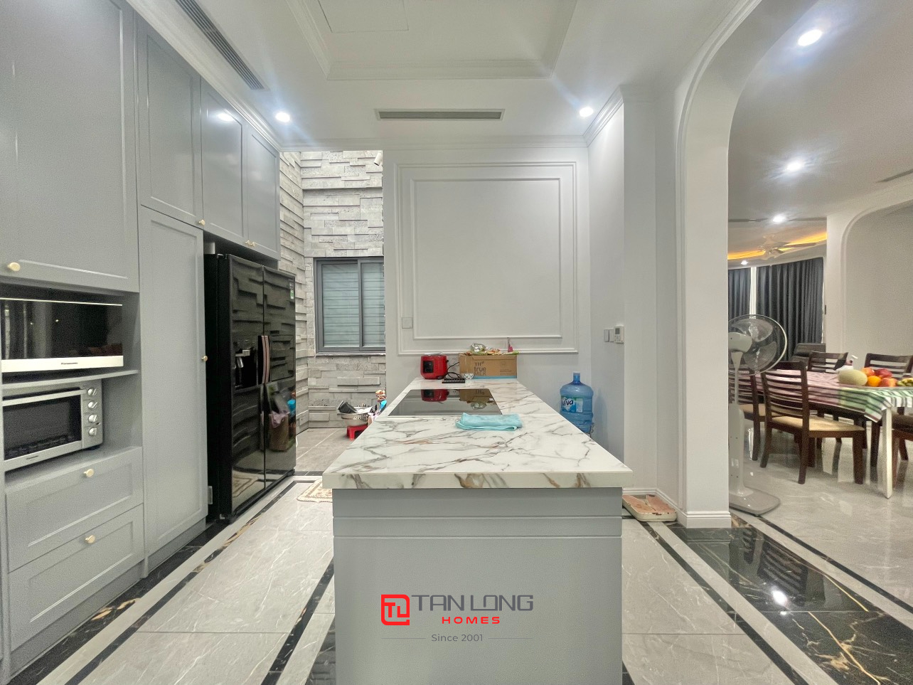 Cho thuê biệt thự đẳng cấp T6 Ciputra: 5PN/335m2 full đồ sẵn thang máy, sân vườn 12