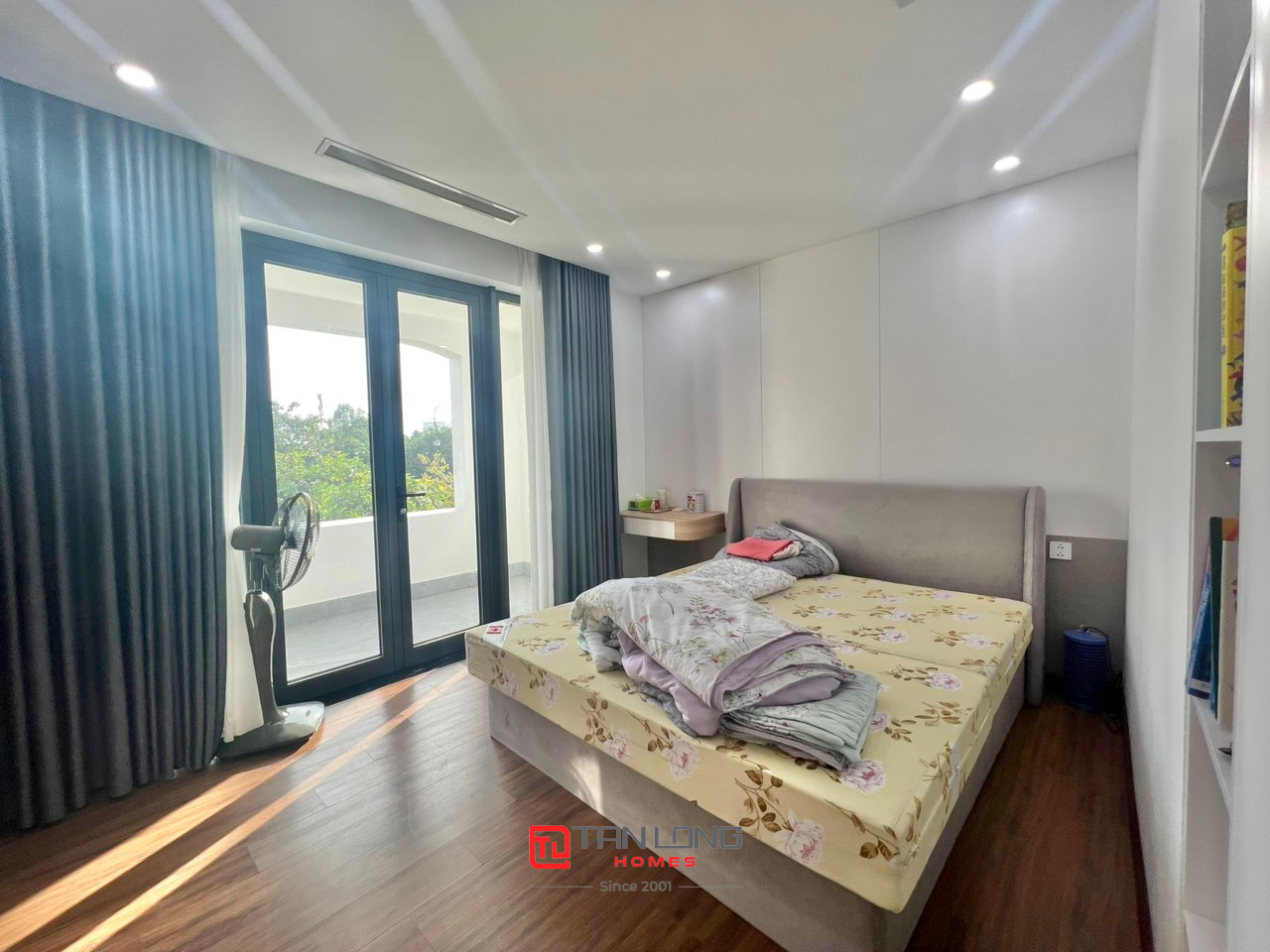 Cho thuê biệt thự đẳng cấp T6 Ciputra: 5PN/335m2 full đồ sẵn thang máy, sân vườn 18