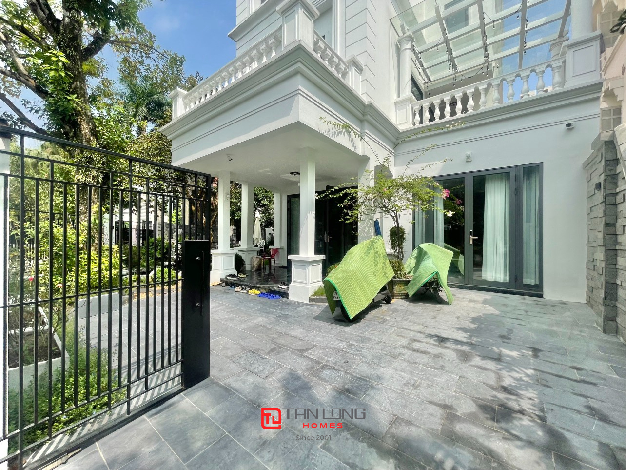 Cho thuê biệt thự đẳng cấp T6 Ciputra: 5PN/335m2 full đồ sẵn thang máy, sân vườn 28