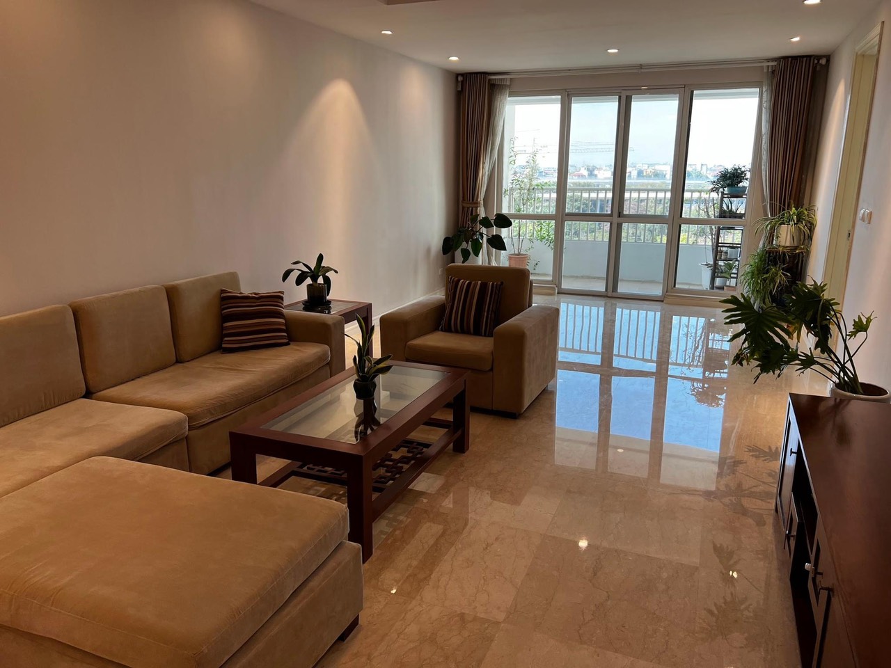 Cho thuê căn 3 ngủ 145m2 full đồ view thoáng tại P1 Ciputra 1