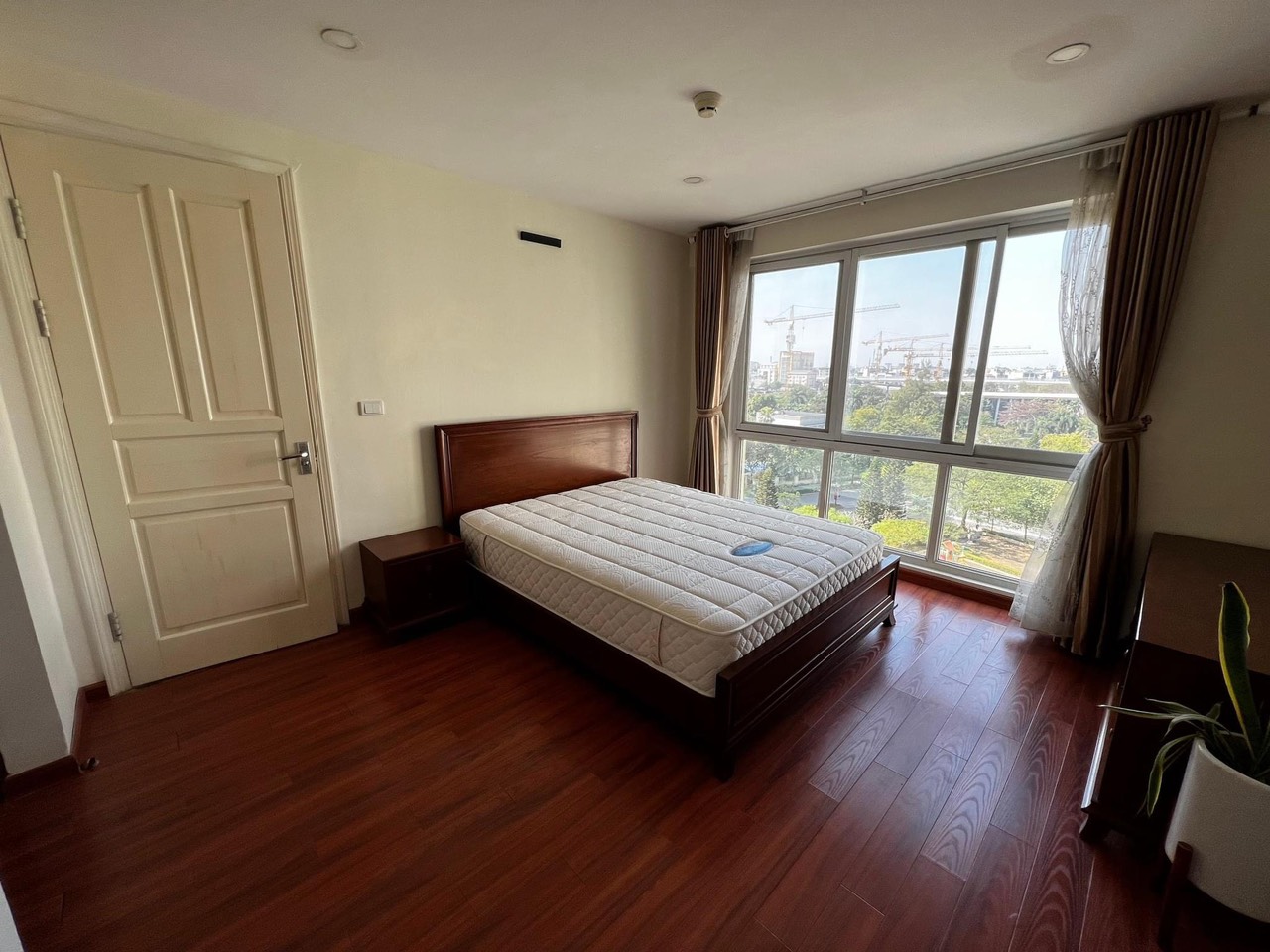 Cho thuê căn 3 ngủ 145m2 full đồ view thoáng tại P1 Ciputra 10