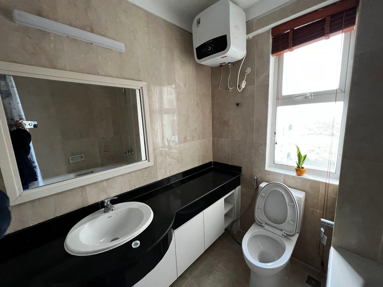 Cho thuê căn 3 ngủ 145m2 full đồ view thoáng tại P1 Ciputra 12