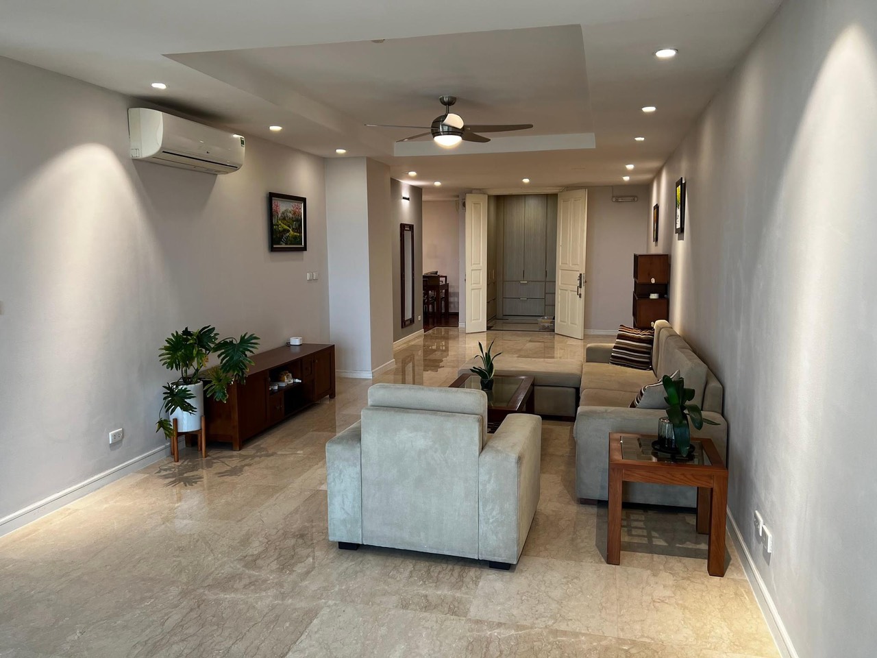Cho thuê căn 3 ngủ 145m2 full đồ view thoáng tại P1 Ciputra 4