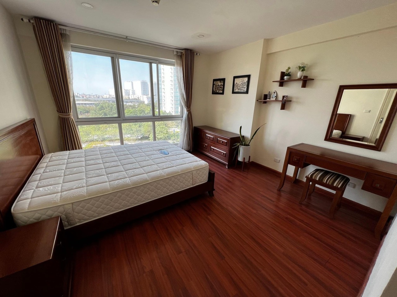 Cho thuê căn 3 ngủ 145m2 full đồ view thoáng tại P1 Ciputra 8