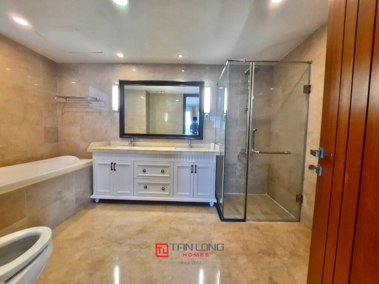 Cho thuê căn 4PN/267m2 full đồ nhập khẩu tại L1 Ciputra 11