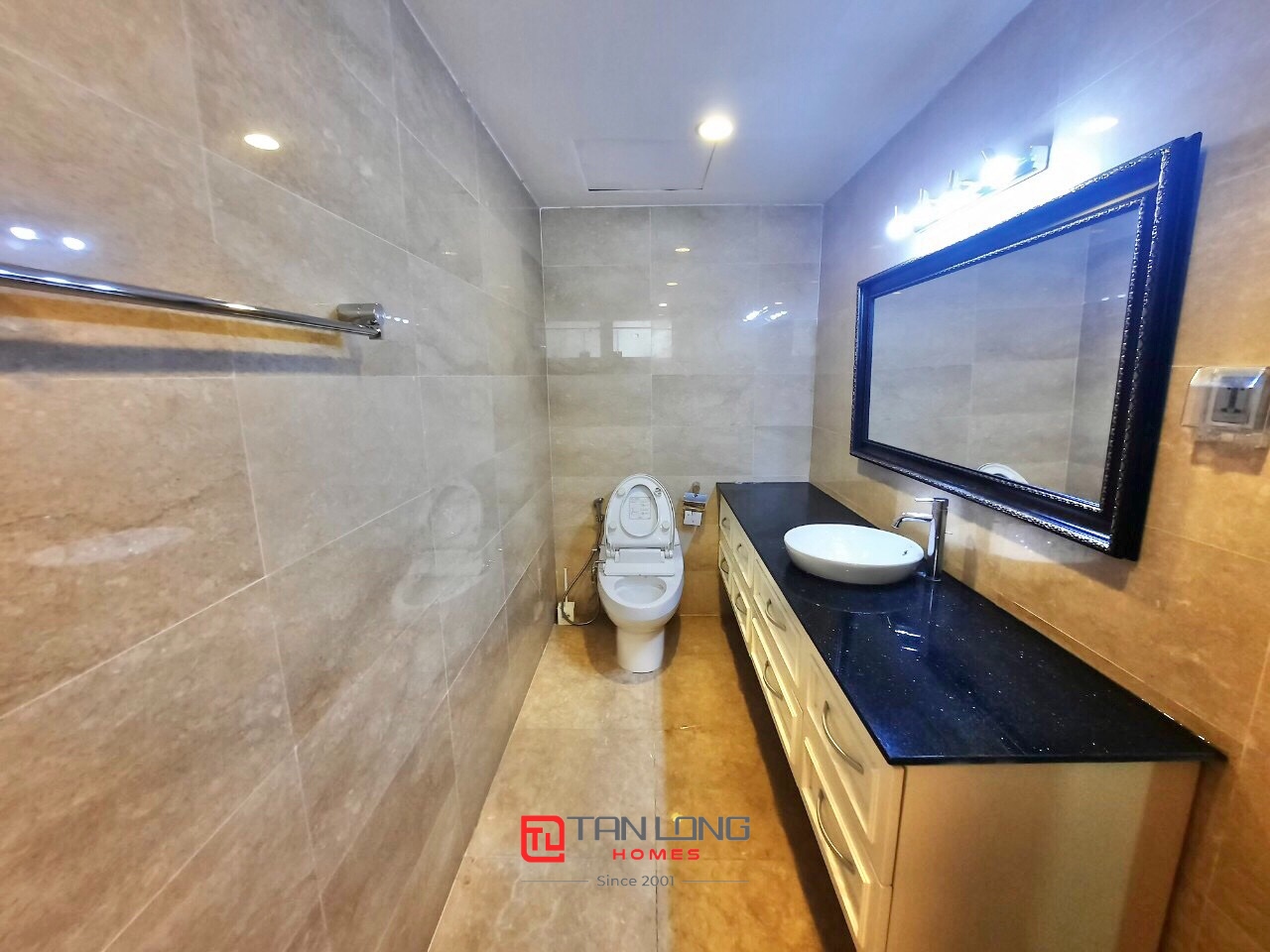 Cho thuê căn 4PN/267m2 full đồ nhập khẩu tại L1 Ciputra 12