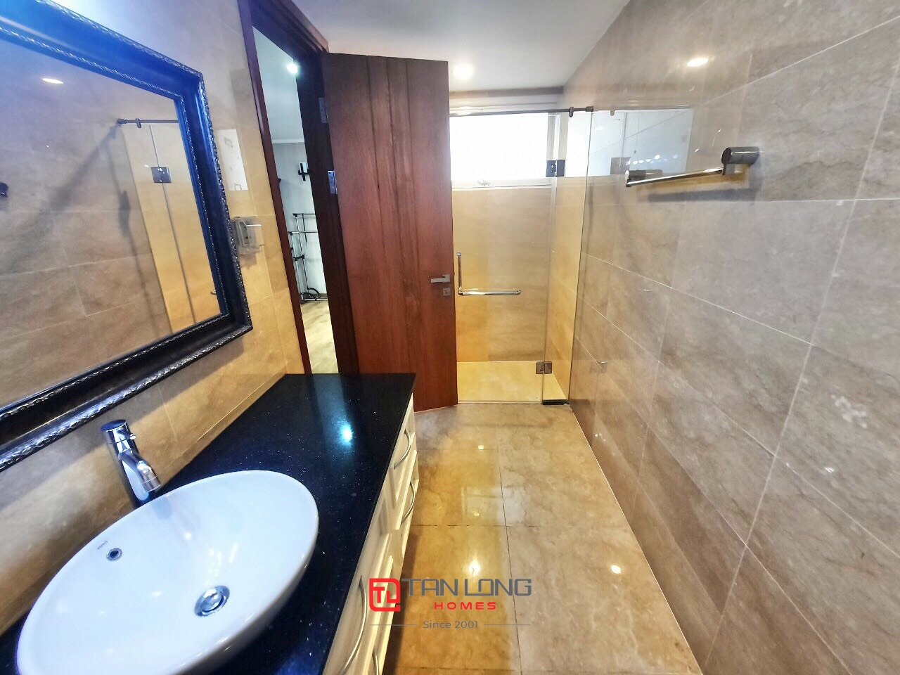 Cho thuê căn 4PN/267m2 full đồ nhập khẩu tại L1 Ciputra 13