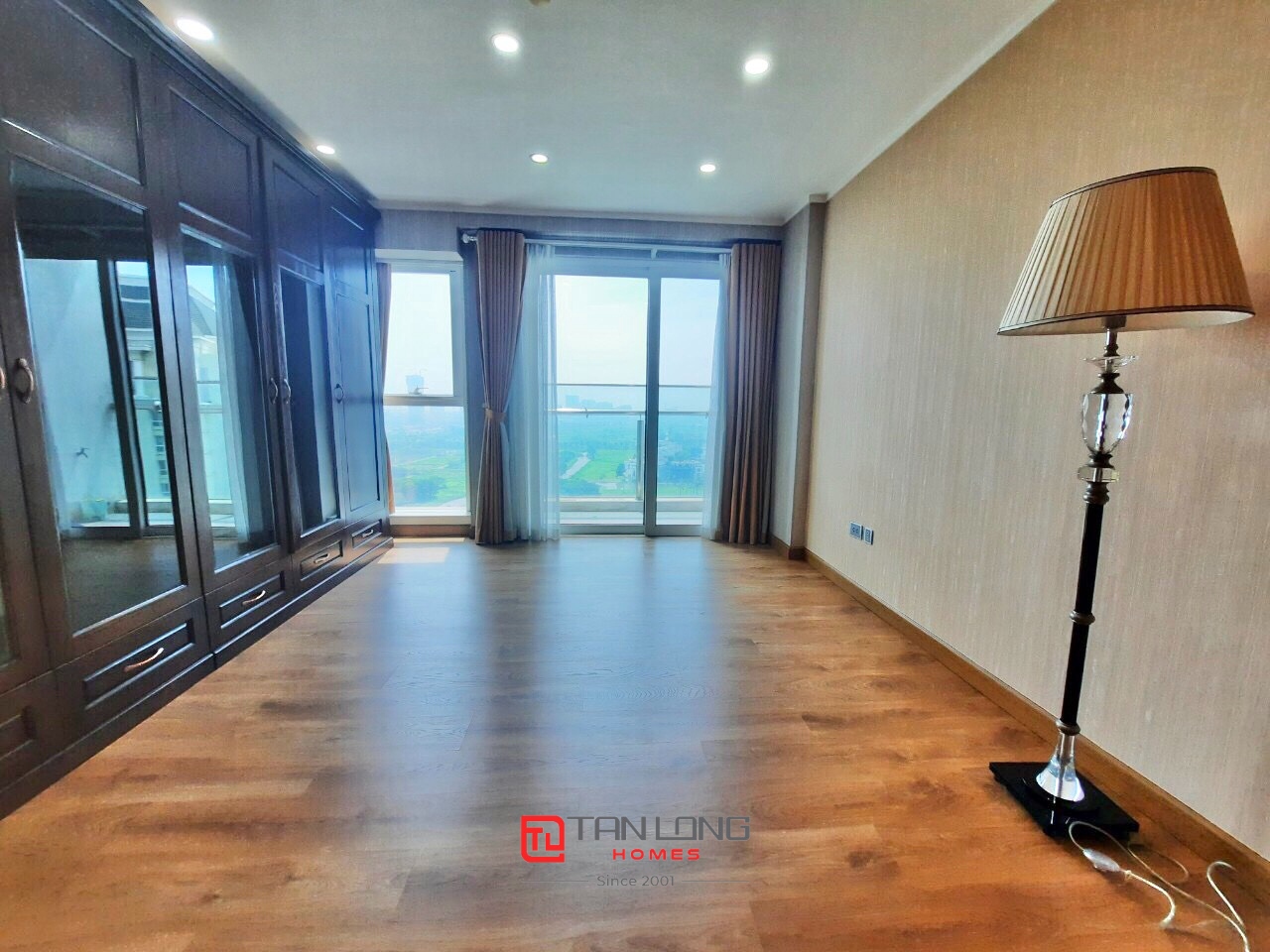 Cho thuê căn 4PN/267m2 full đồ nhập khẩu tại L1 Ciputra 9