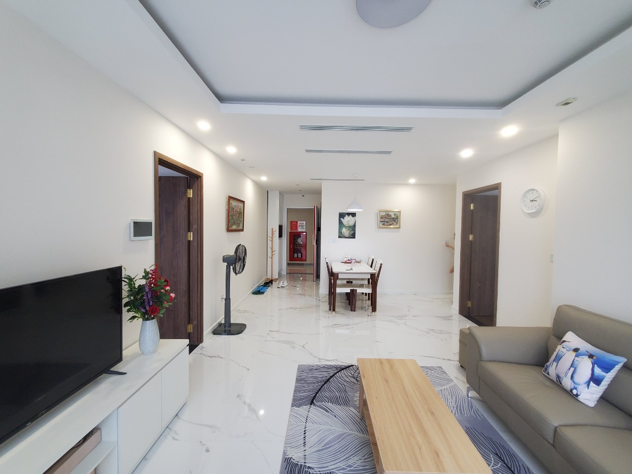 Cho thuê căn hộ 2 phòng ngủ, 2 wc đầy đủ nội thất đẹp, giá thuê 14 tr/th 2