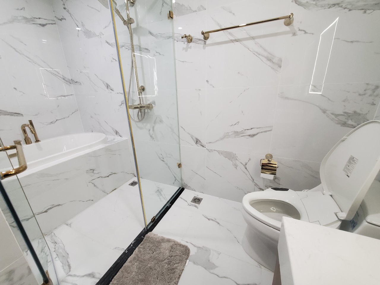 Cho thuê căn hộ 2 phòng ngủ, 2 wc đầy đủ nội thất đẹp, giá thuê 14 tr/th 6