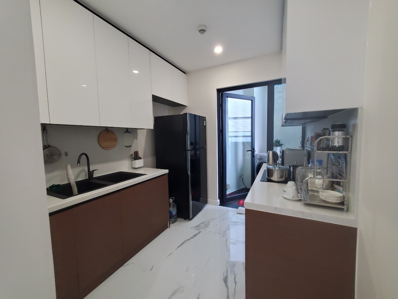 Cho thuê căn hộ 2 phòng ngủ, 2 wc đầy đủ nội thất đẹp, giá thuê 14 tr/th 7