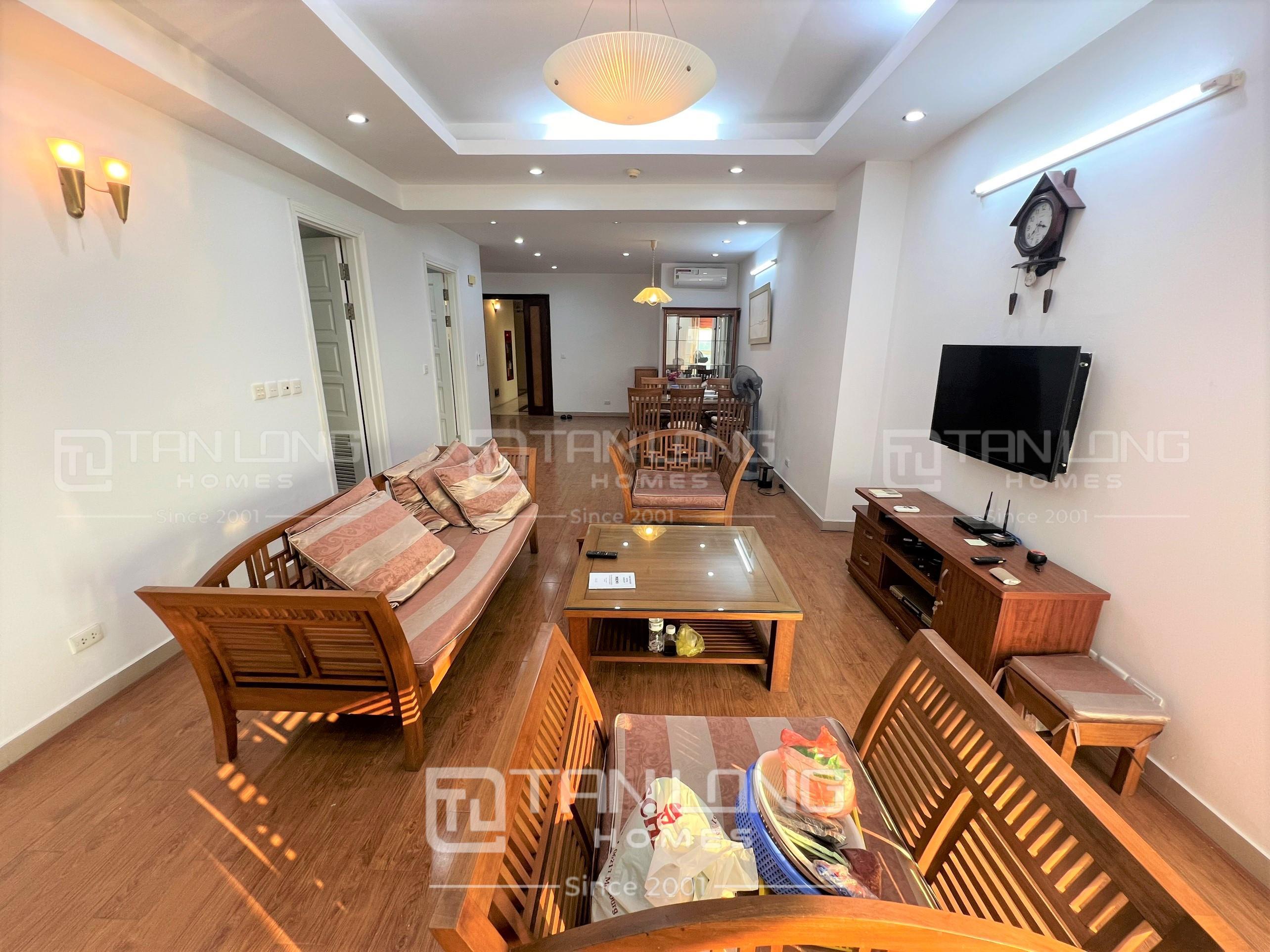 Cho thuê căn hộ 3 ngủ 123m2 full đồ giá rẻ, tòa E4 Ciputra 1