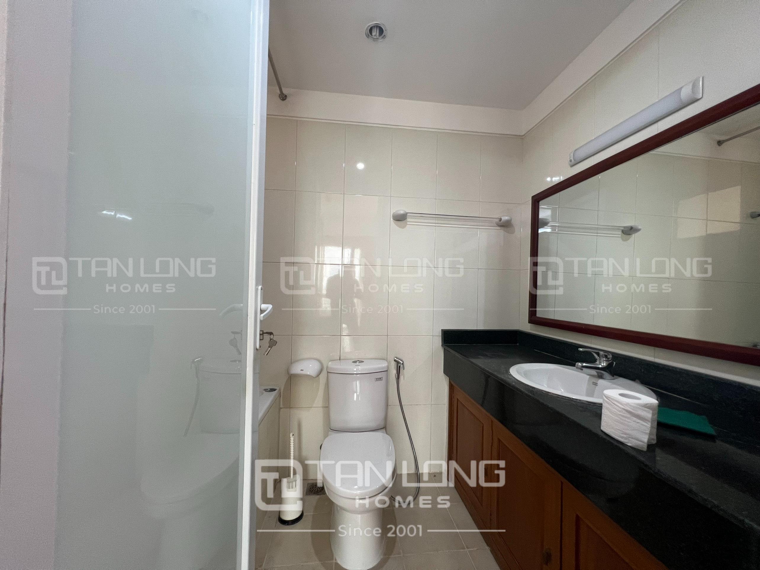 Cho thuê căn hộ 3 ngủ 123m2 full đồ giá rẻ, tòa E4 Ciputra 12