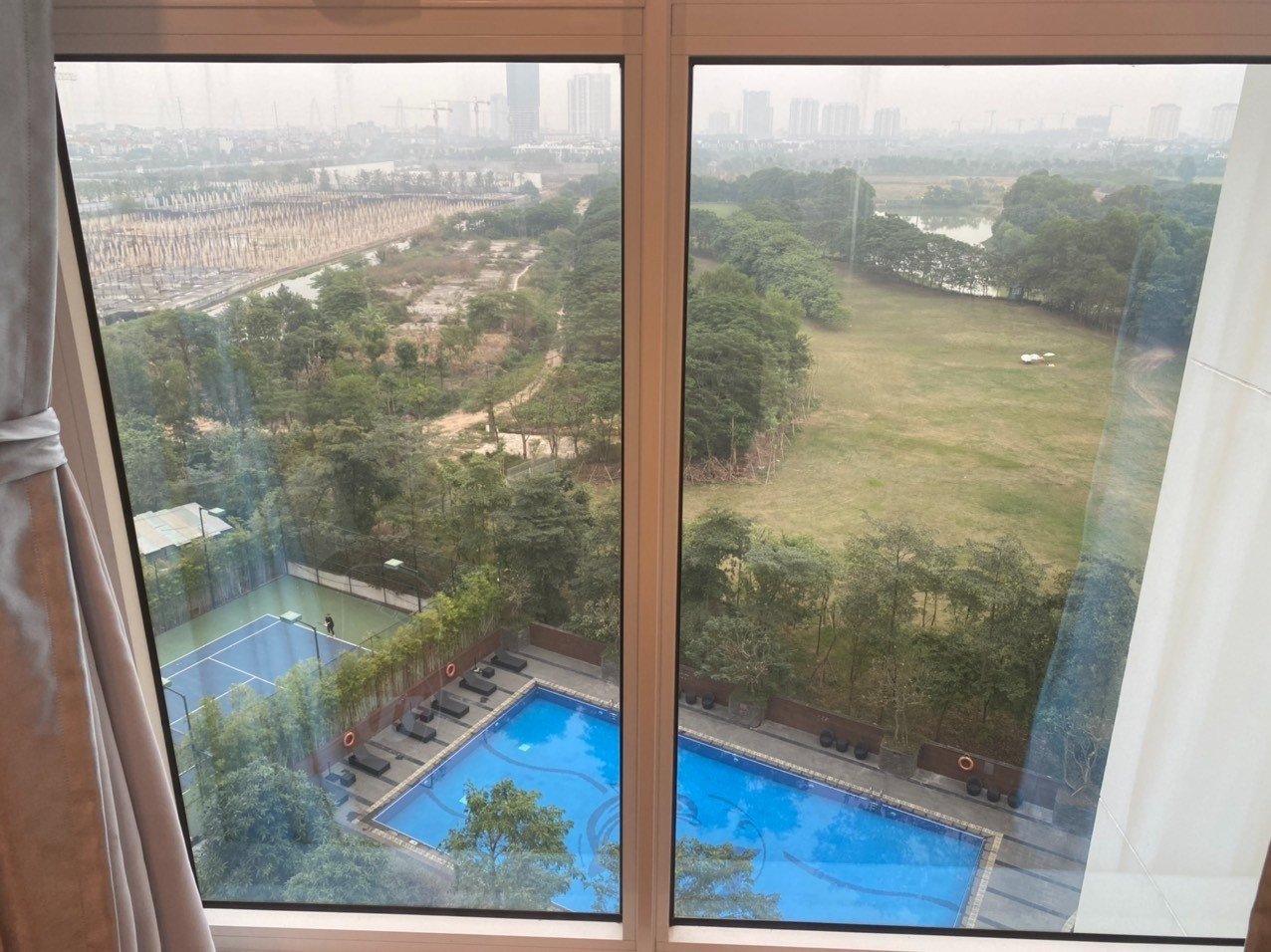 Cho thuê căn hộ 3 ngủ 154m2 full đồ mới, view bể bơi tại L4 The Link Ciputra 4