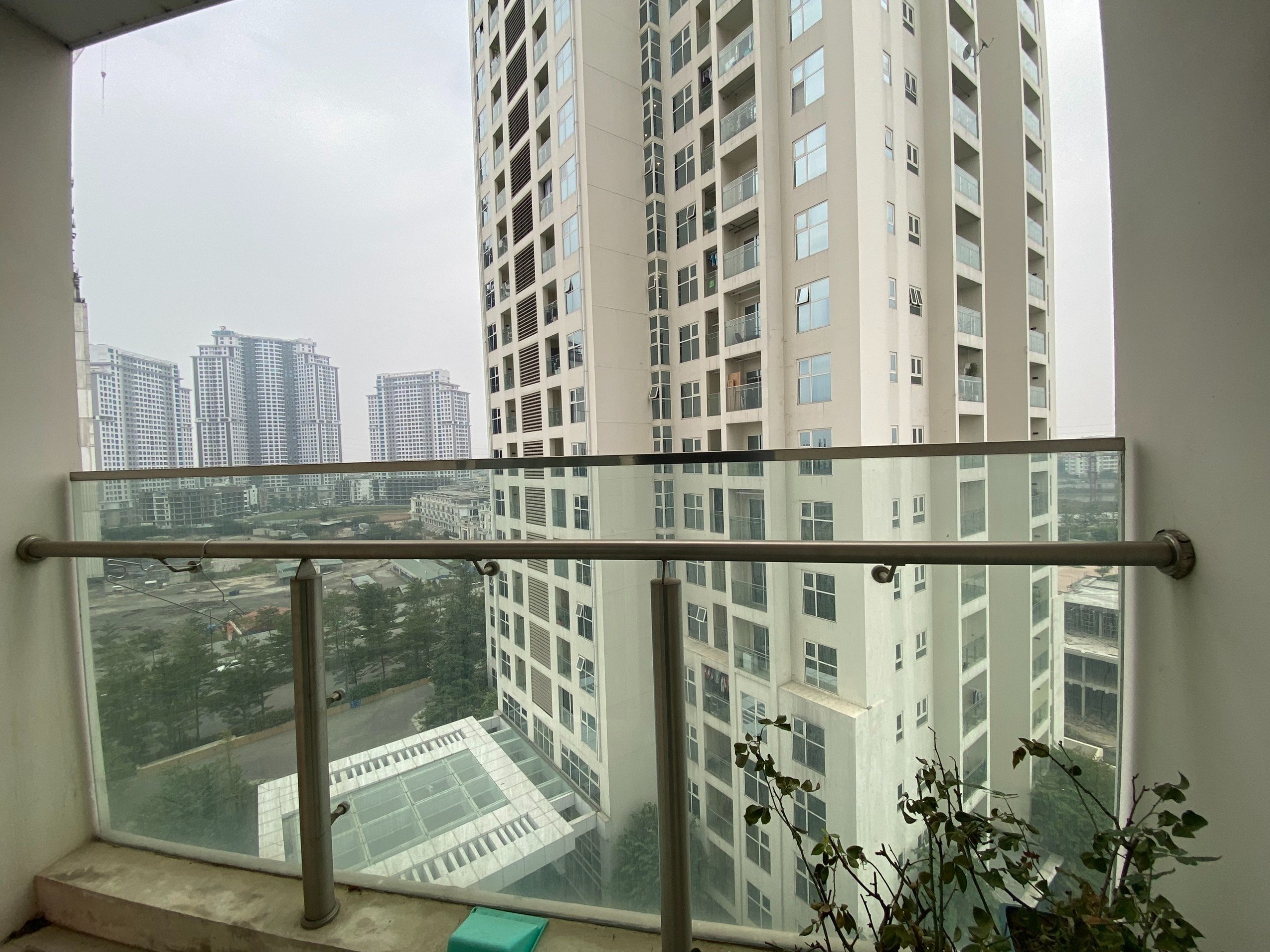 Cho thuê căn hộ 3 ngủ 154m2 full đồ mới, view bể bơi tại L4 The Link Ciputra 5
