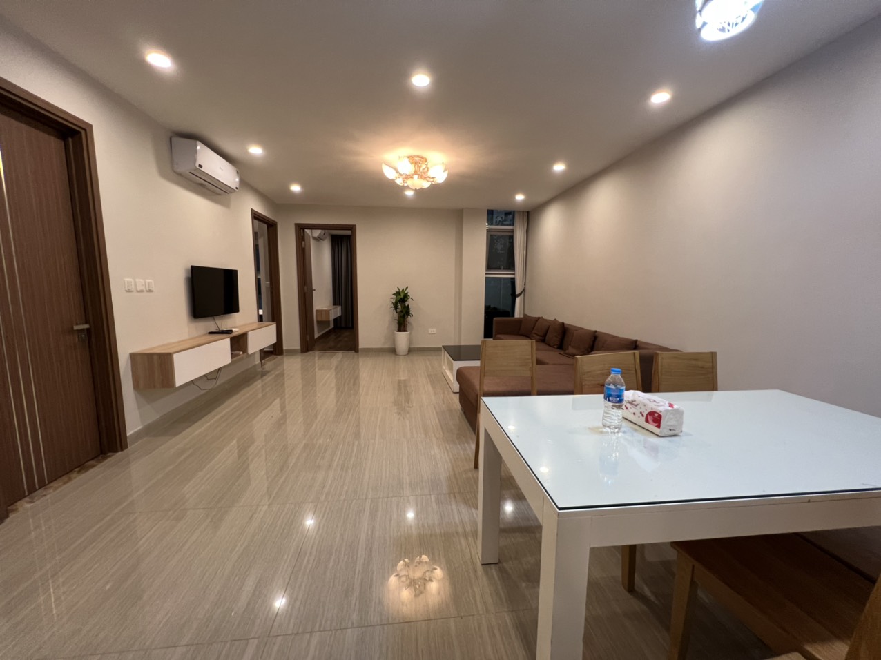 Cho thuê căn hộ 3 phòng ngủ 114m2 full đồ tầng trung view thoáng tại L3 Ciputra 3