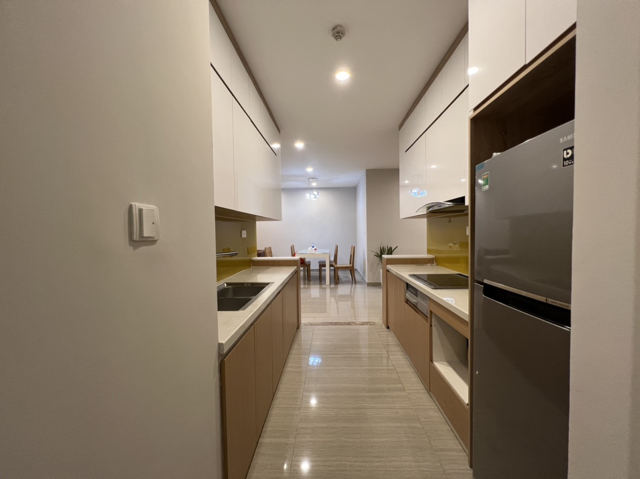 Cho thuê căn hộ 3 phòng ngủ 114m2 full đồ tầng trung view thoáng tại L3 Ciputra 4