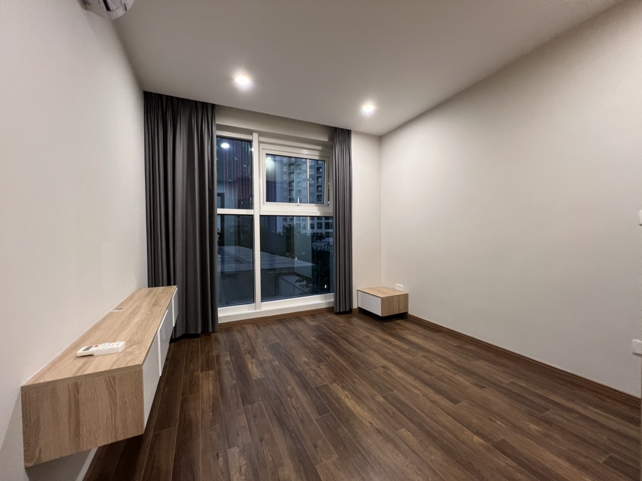 Cho thuê căn hộ 3 phòng ngủ 114m2 full đồ tầng trung view thoáng tại L3 Ciputra 6