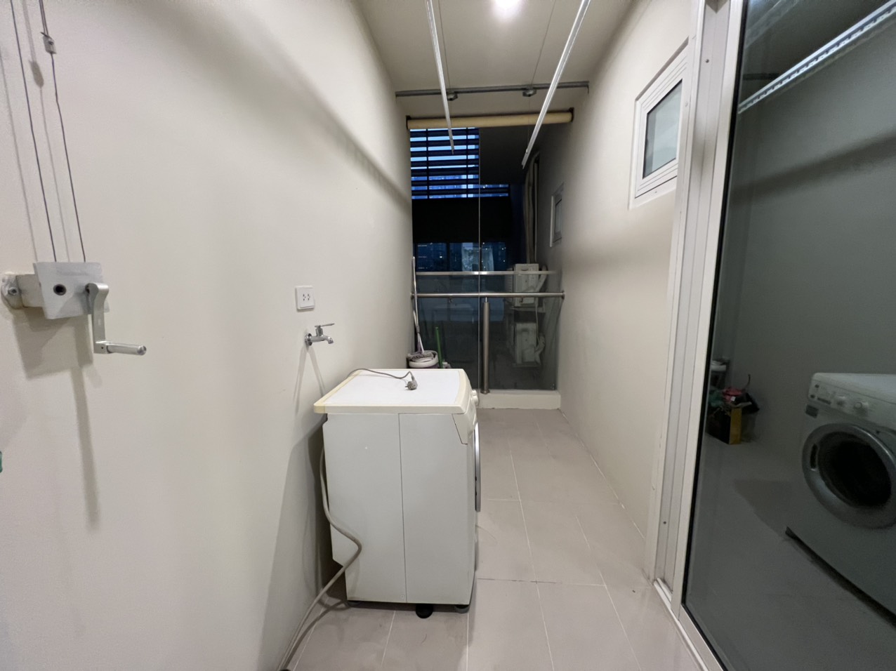 Cho thuê căn hộ 3 phòng ngủ 114m2 full đồ tầng trung view thoáng tại L3 Ciputra 7