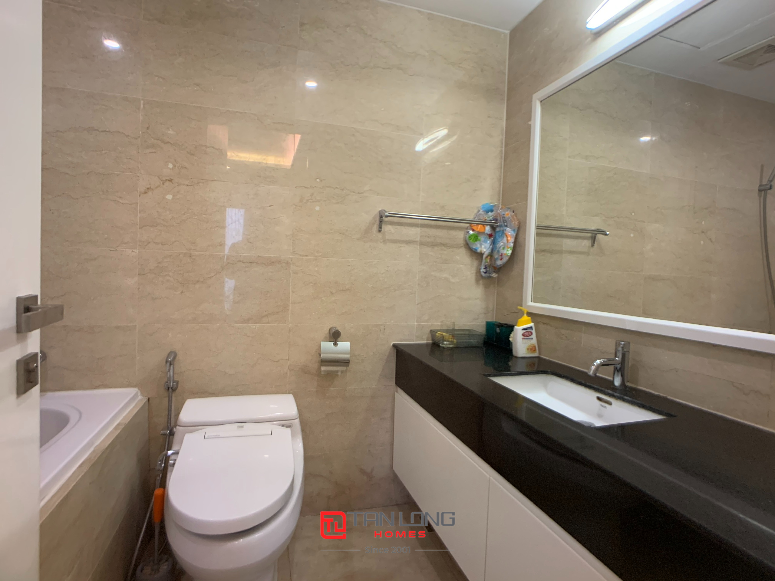 Cho thuê căn hộ 3PN/114m2 full đồ mới view đẹp giá tốt tại L1 Ciputra 11