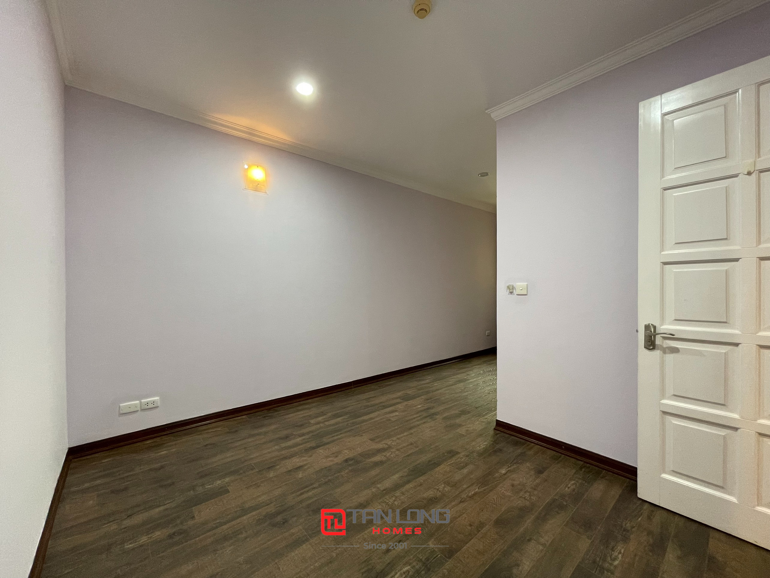 Cho thuê căn hộ 3PN/123m2 tầng trung full đồ mới đẹp tại E5 Ciputra, nhận nhà nhanh 10
