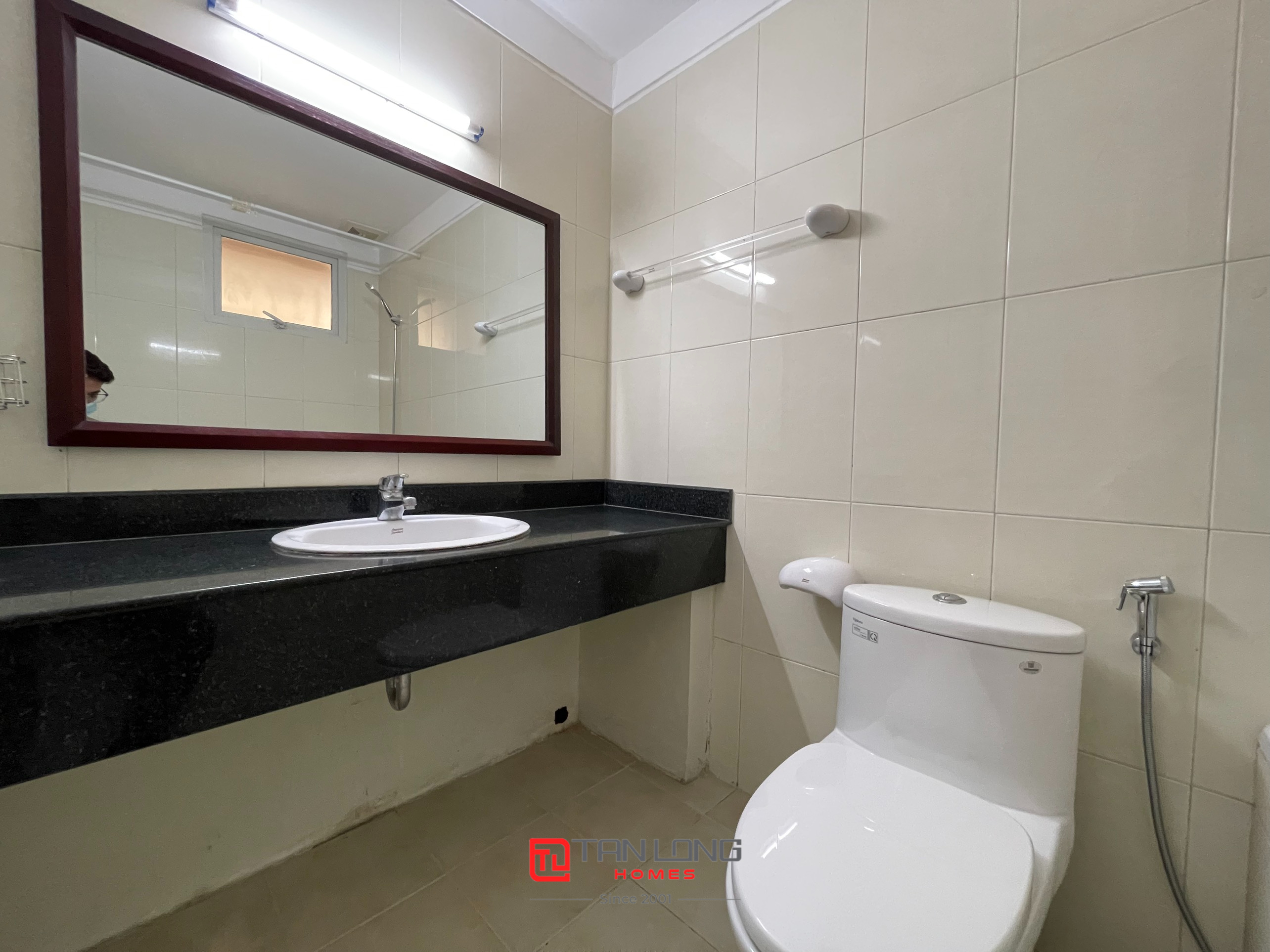 Cho thuê căn hộ 3PN/123m2 tầng trung full đồ mới đẹp tại E5 Ciputra, nhận nhà nhanh 13