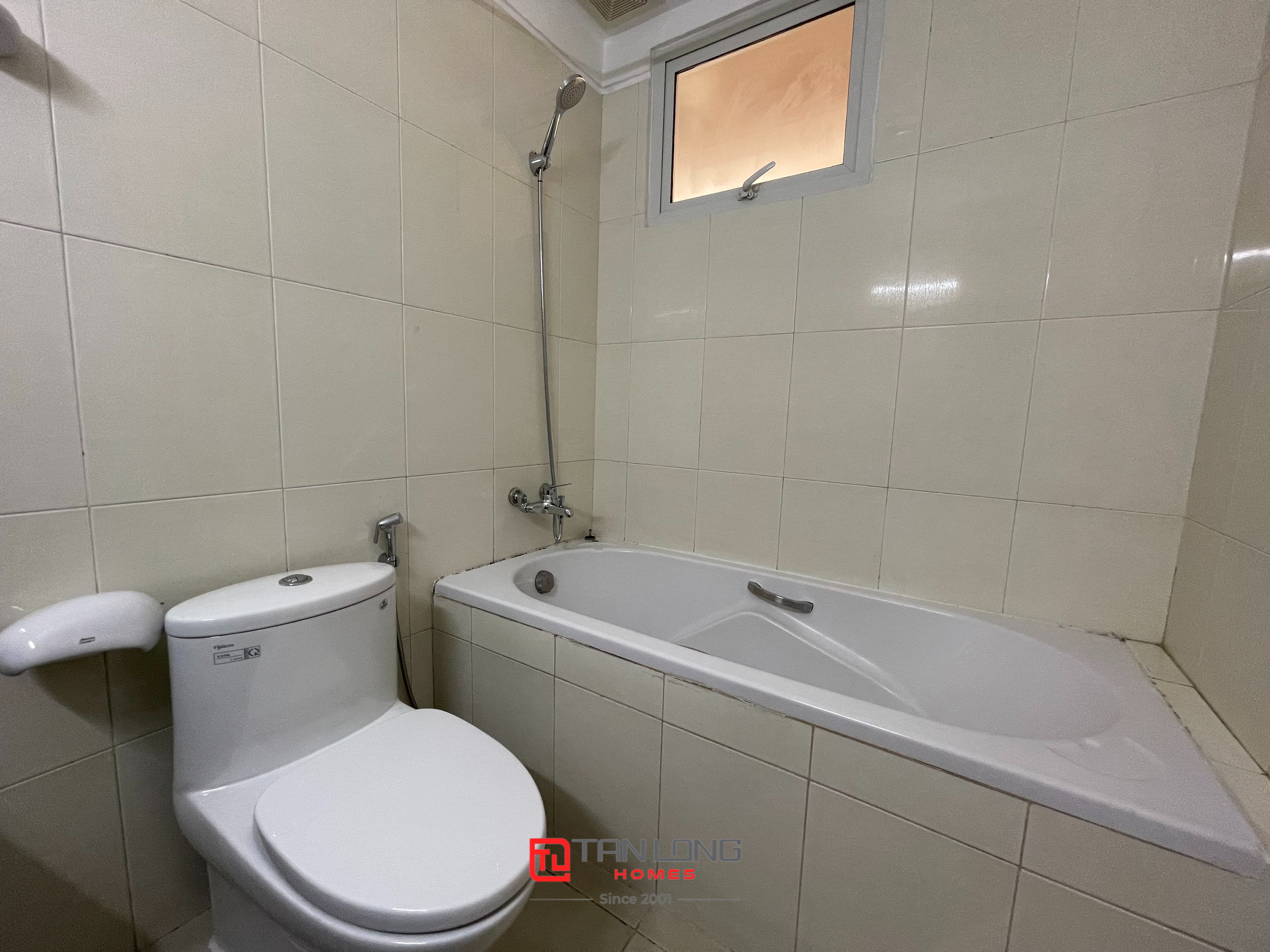 Cho thuê căn hộ 3PN/123m2 tầng trung full đồ mới đẹp tại E5 Ciputra, nhận nhà nhanh 14