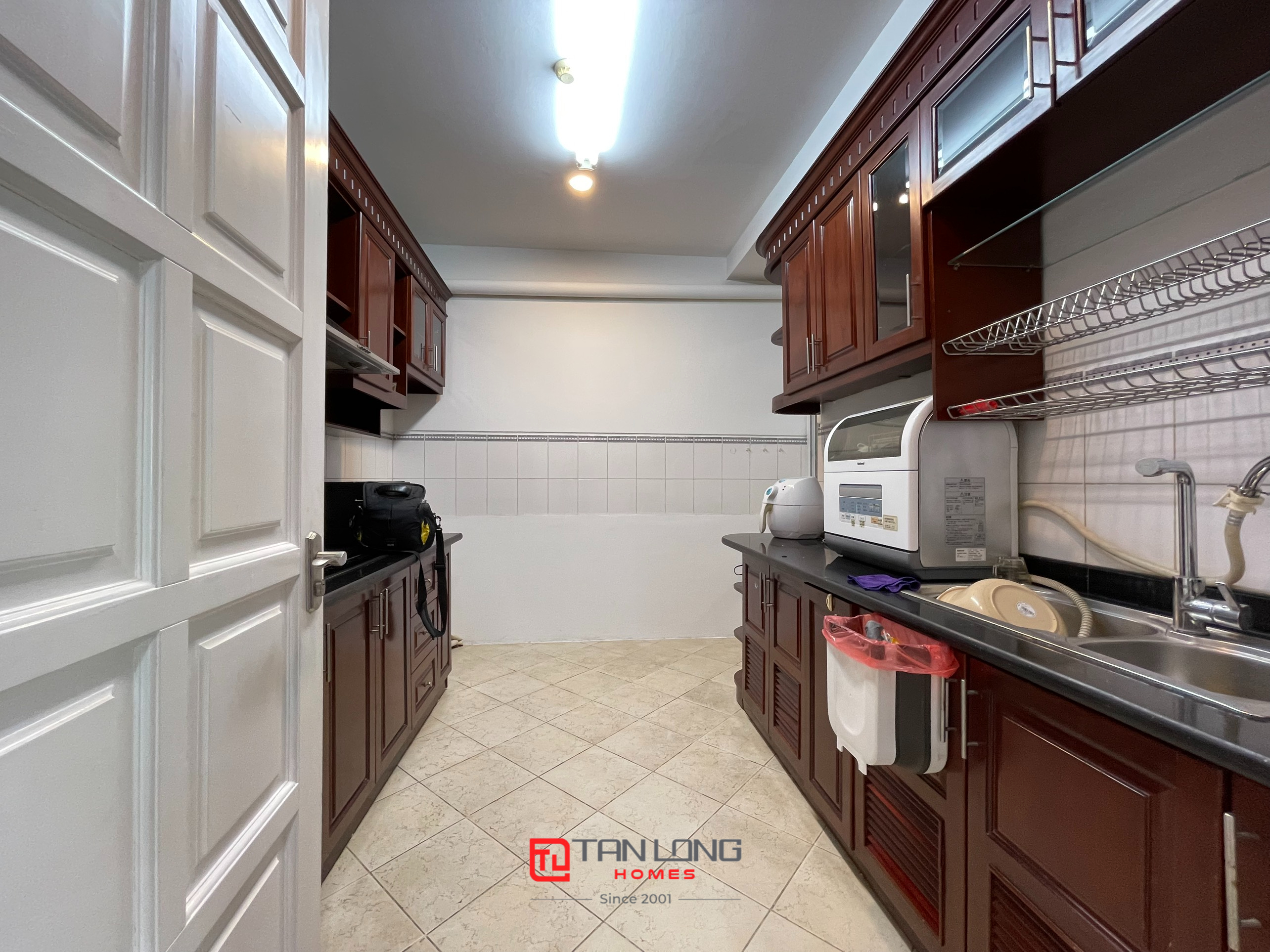 Cho thuê căn hộ 3PN/123m2 tầng trung full đồ mới đẹp tại E5 Ciputra, nhận nhà nhanh 4