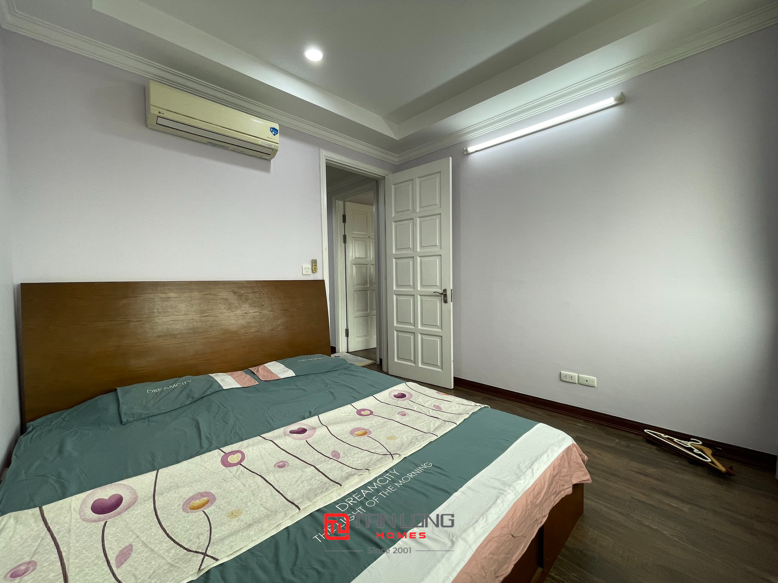 Cho thuê căn hộ 3PN/123m2 tầng trung full đồ mới đẹp tại E5 Ciputra, nhận nhà nhanh 7