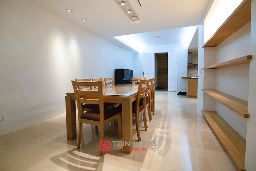 Cho thuê căn hộ 3PN/145m2 tầng cao view thoáng full đồ tại P2 Ciputra 4