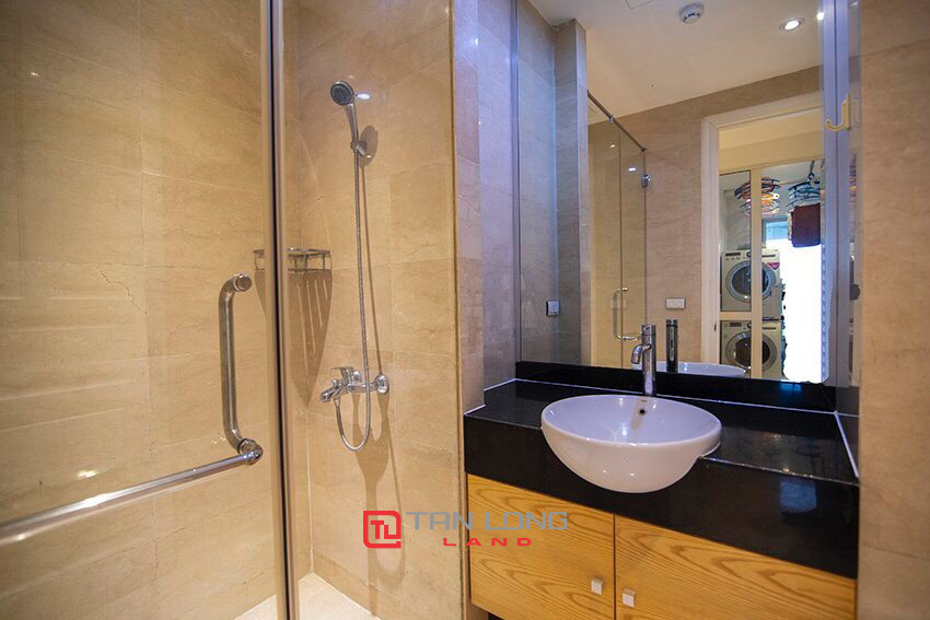 Cho thuê căn hộ 3PN/145m2 tầng cao view thoáng full đồ tại P2 Ciputra 9