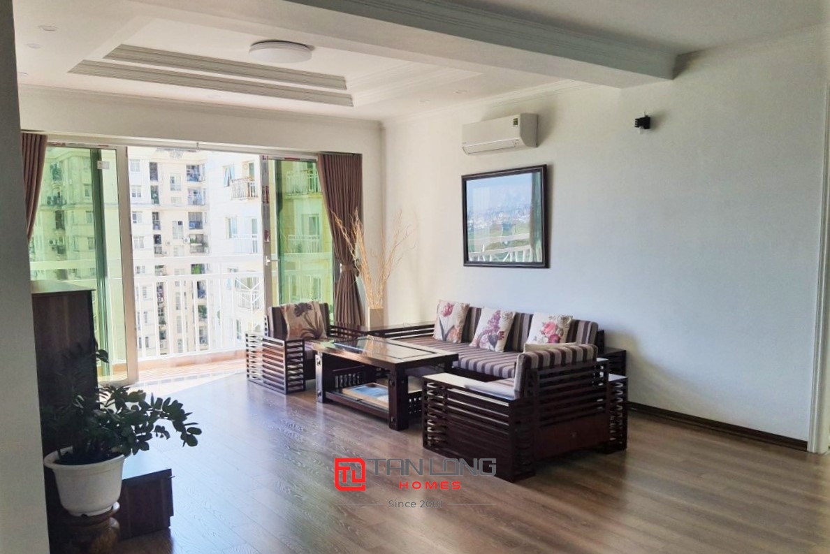 Cho thuê căn hộ 3PN/154m2 tầng cao full đồ mới view Hồ Tây tòa G2 Ciputra 3