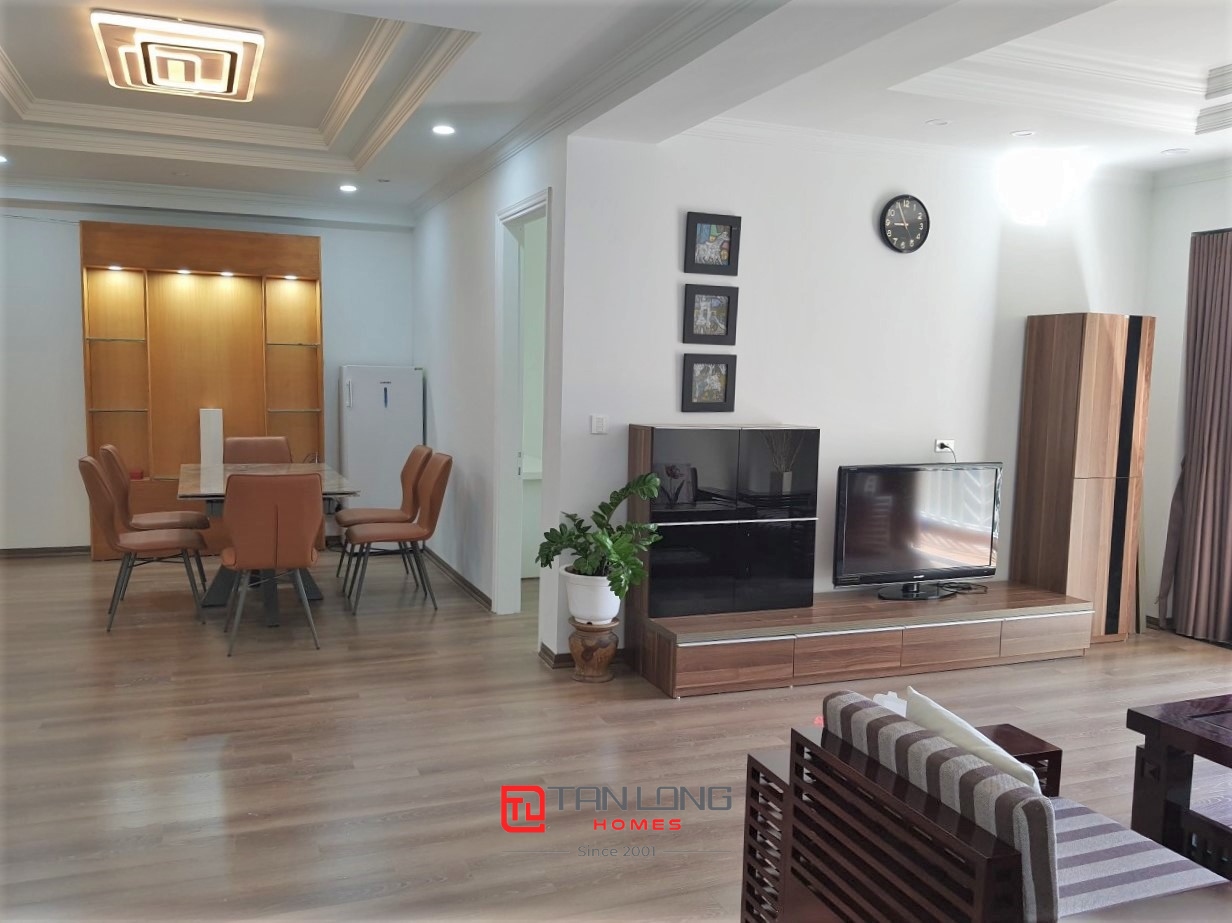 Cho thuê căn hộ 3PN/154m2 tầng cao full đồ mới view Hồ Tây tòa G2 Ciputra 4