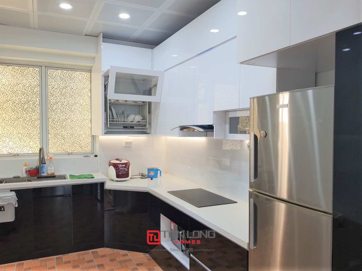 Cho thuê căn hộ 3PN/154m2 tầng cao full đồ mới view Hồ Tây tòa G2 Ciputra 5