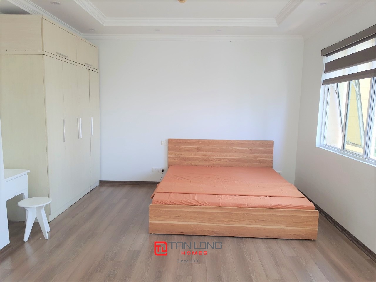 Cho thuê căn hộ 3PN/154m2 tầng cao full đồ mới view Hồ Tây tòa G2 Ciputra 6