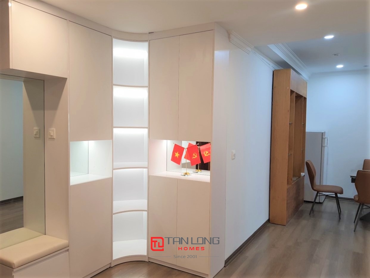 Cho thuê căn hộ 3PN/154m2 tầng cao full đồ mới view Hồ Tây tòa G2 Ciputra 9
