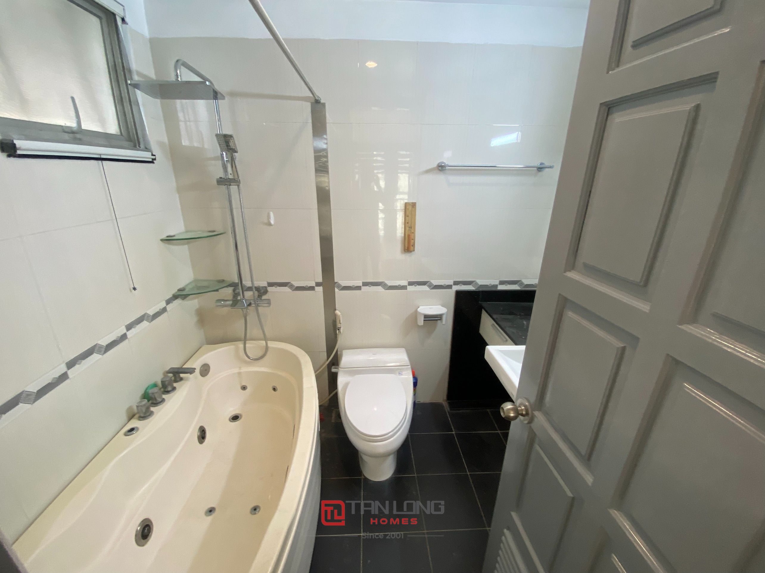 Cho thuê căn hộ 4PN/154m2 full đồ view thoáng tòa G3 Ciputra 13